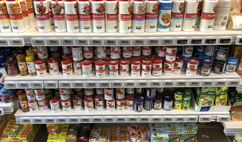 Полка розничного магазина