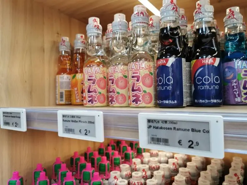 Etiquetas de preço de produtos de supermercado