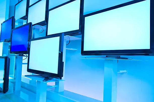 vários monitores LCD
