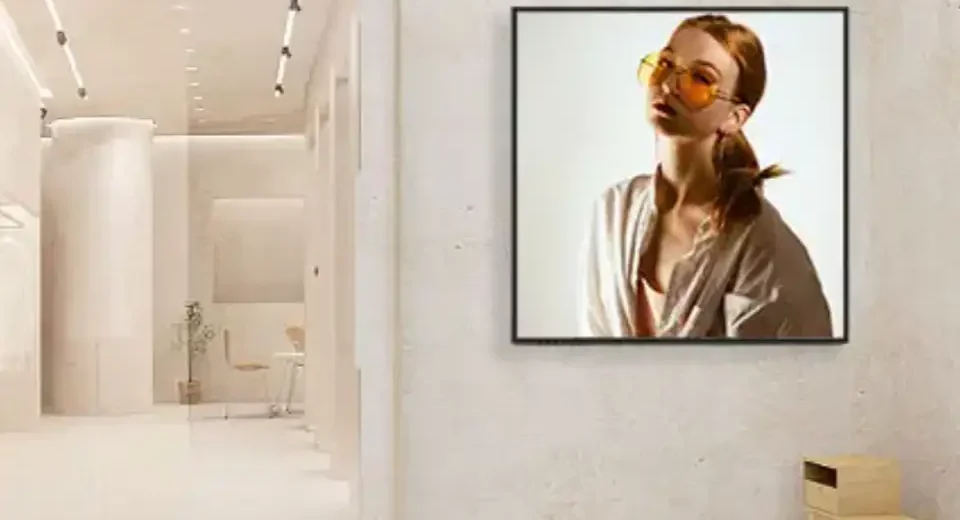 شاشة LCD مربعة